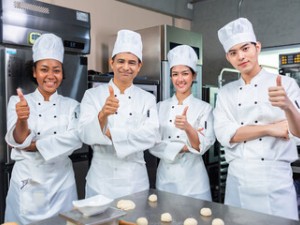 Restaurant uniforms serve several important purposes in the foodservice industry.